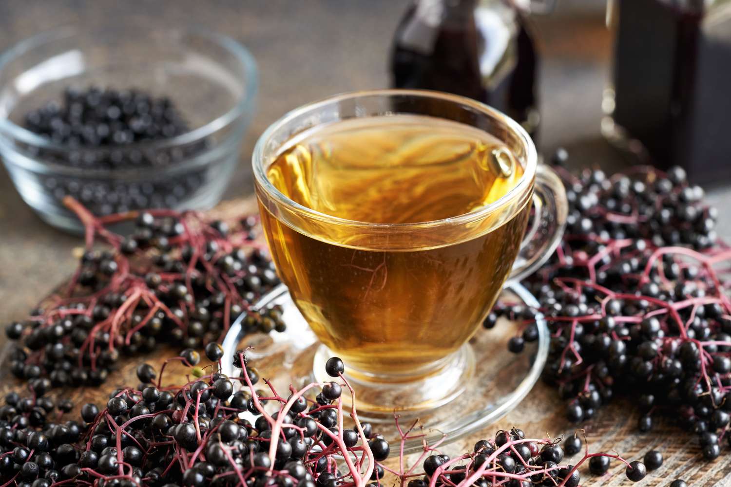 Unlock Wellness: Elderberry Tea's Antioxidant Power & Uses